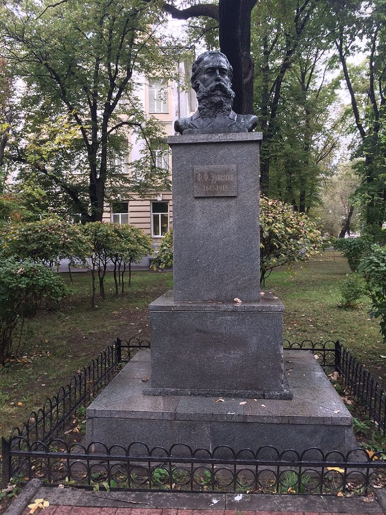 Fyodor Erismann's bust, Moscow (1).jpg
